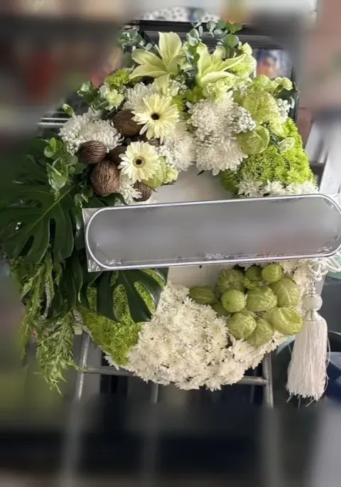พวงหรีดลิลลี่ โทนเขียวขาว