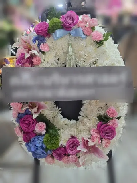 พวงหรีดลิลลี่ โทนชมพูขาวฟ้า