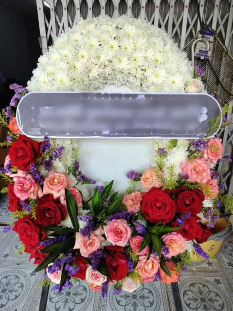 พวงหรีดกุหลาบ โทนแดง