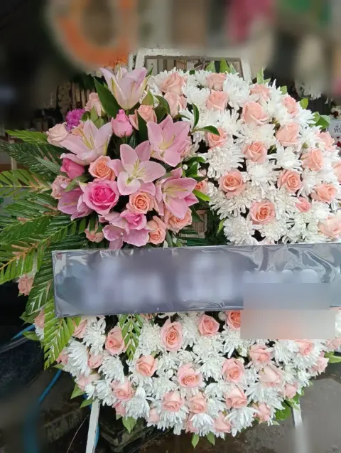 พวงหรีดลิลลี่ โทนขาวชมพูพีช