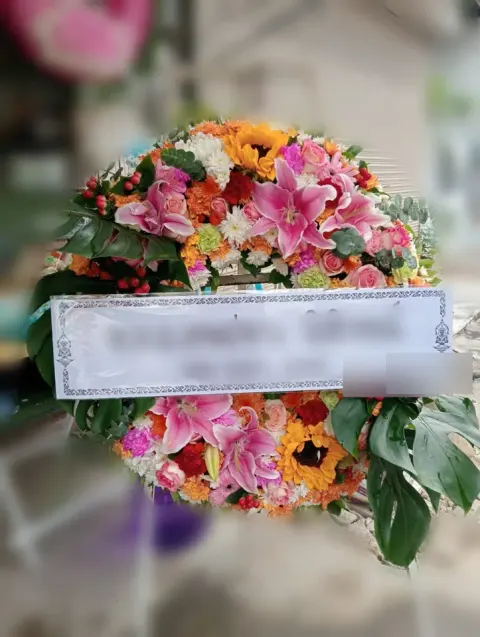 พวงหรีดลิลลี่ โทนชมพูเหลืองขาว