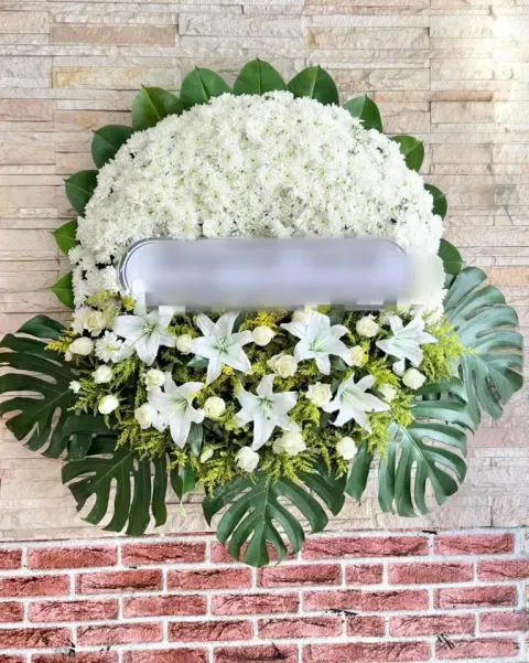 พวงหรีดลิลลี่ โทนขาวเขียว