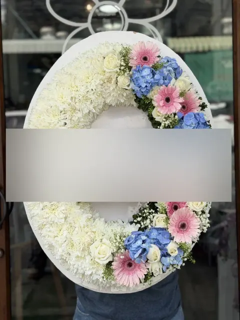 พวงหรีดกุหลาบ โทนขาวชมพูฟ้า