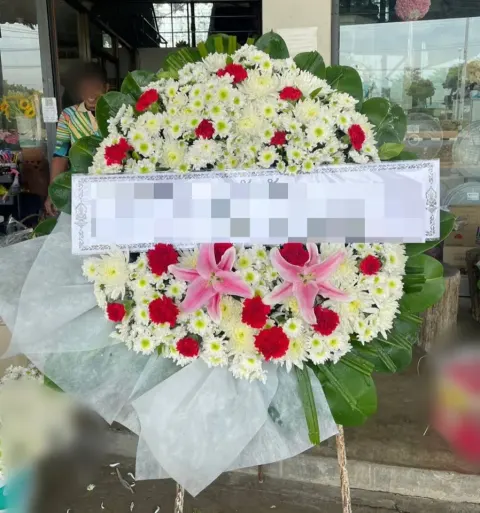 พวงหรีดลิลลี่ โทนขาวชมพูแดง