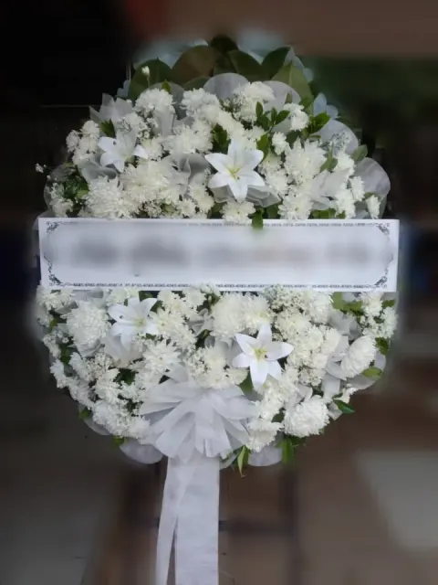 พวงหรีดลิลลี่ โทนเขียวขาว