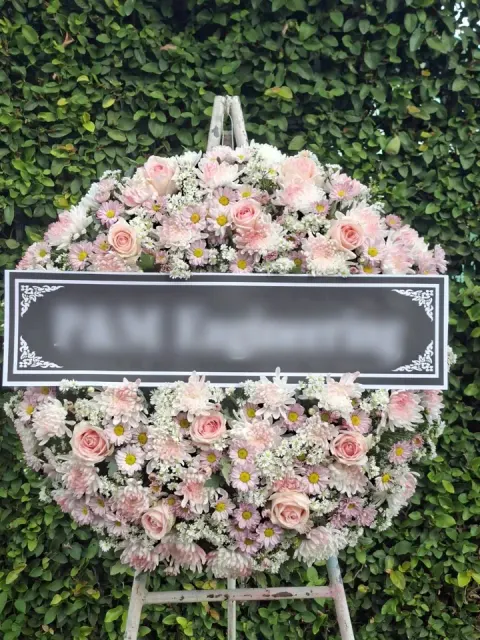 พวงหรีดกุหลาบ โทนขาวพีชชมพู