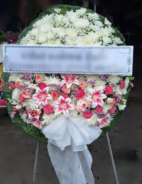 พวงหรีดลิลลี่ โทนขาวชมพู