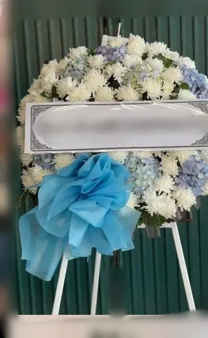 พวงหรีดไฮเดรนเยีย โทนขาวล้วน