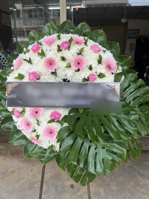 พวงหรีดเยอบีร่า โทนขาวชมพูเขียว