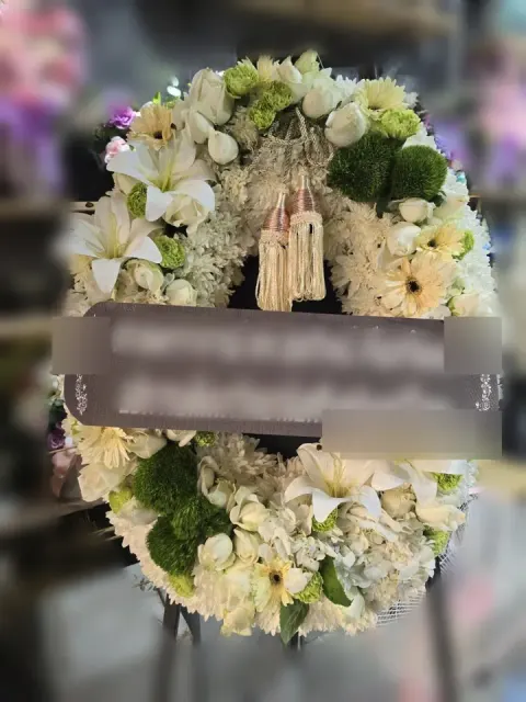 พวงหรีดลิลลี่ โทนขาวเขียว