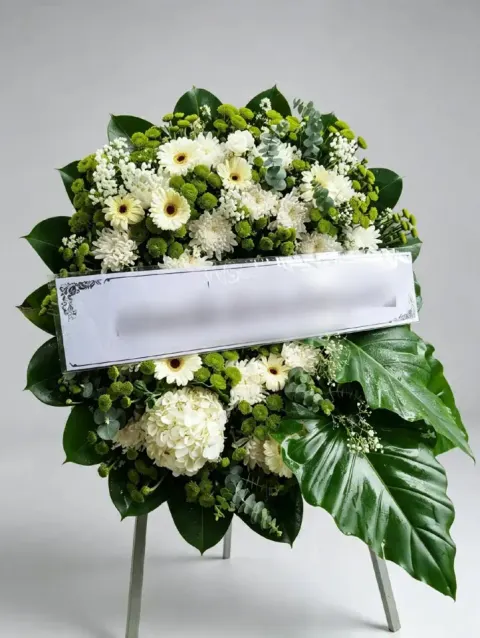 พวงหรีดไฮเดรนเยีย โทนเขียวขาว