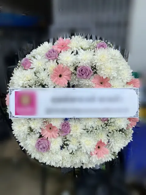 พวงหรีดกุหลาบ โทนขาวชมพูม่วง