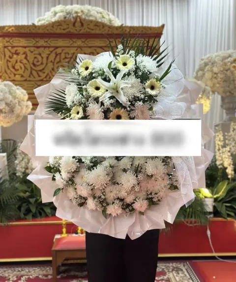 พวงหรีดลิลลี่ โทนขาวครีม