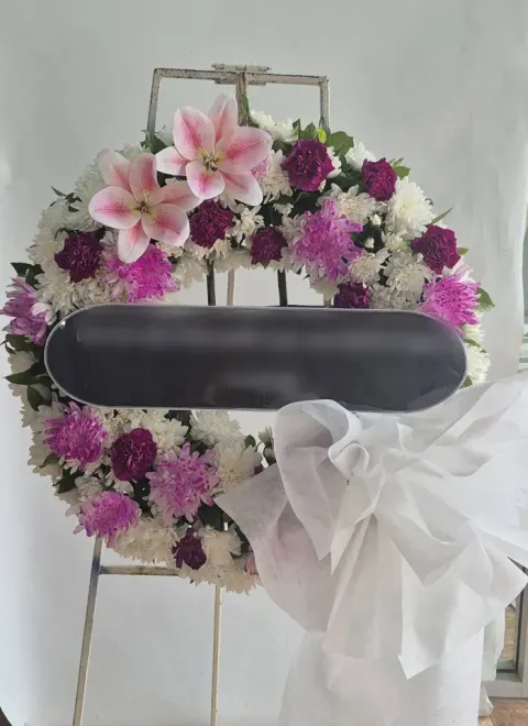 พวงหรีดลิลลี่ โทนขาวม่วงชมพู