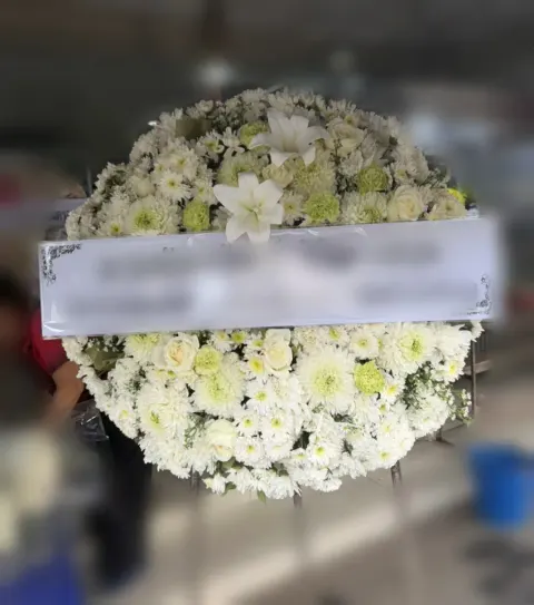 พวงหรีดลิลลี่ โทนเขียวขาว