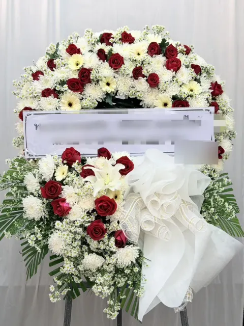 พวงหรีดลิลลี่ โทนแดงขาว