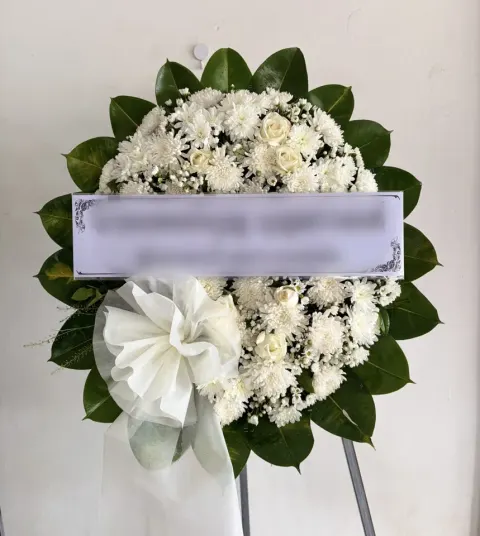 พวงหรีดกุหลาบ โทนเขียวขาว
