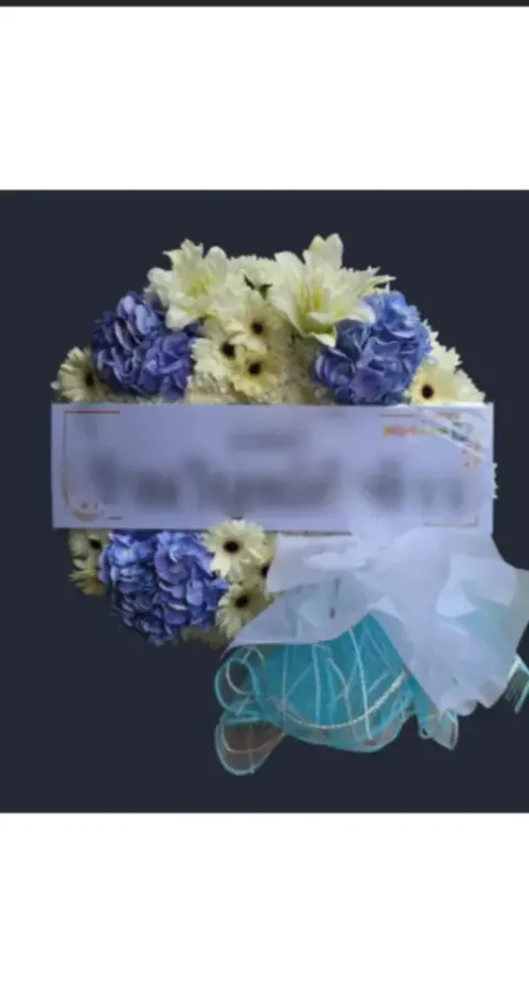 พวงหรีดลิลลี่ โทนฟ้าขาว