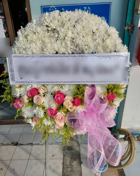 พวงหรีดกุหลาบ โทนขาวชมพูเขียว