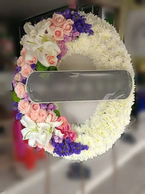 พวงหรีดลิลลี่ โทนขาวพีชชมพู