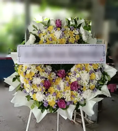 พวงหรีดดอกไม้สด โทนเหลืองขาวชมพู