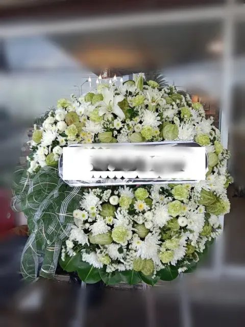 พวงหรีดลิลลี่ โทนขาวเขียว