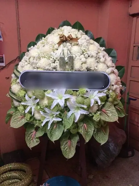 พวงหรีดลิลลี่ โทนเขียวขาว