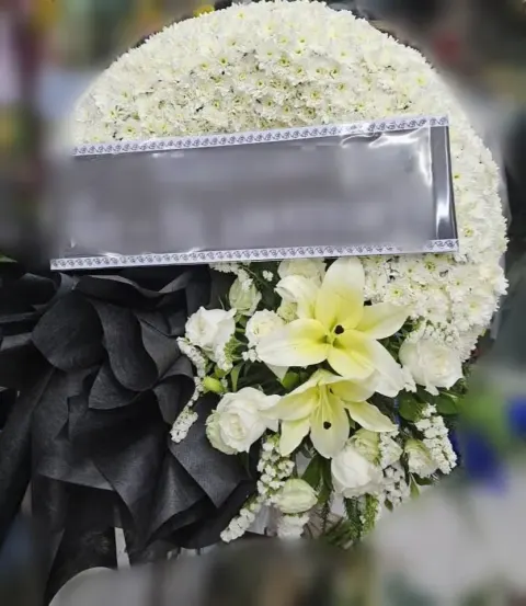 พวงหรีดลิลลี่ โทนเขียวขาวเหลือง