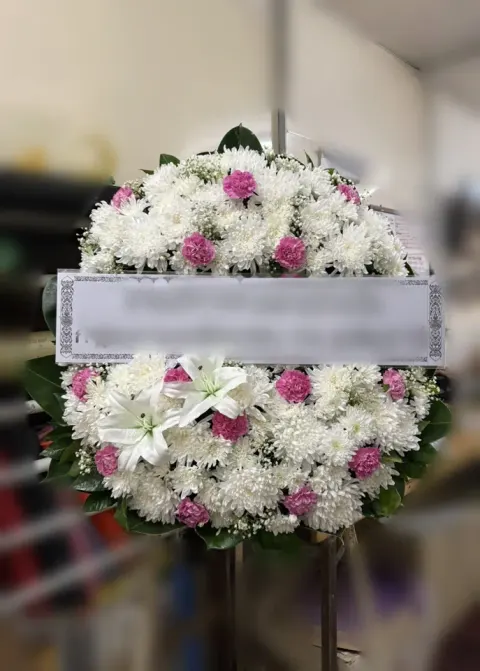 พวงหรีดลิลลี่ โทนชมพูขาว