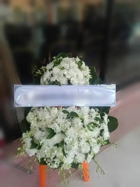 พวงหรีดกล้วยไม้ โทนขาวเขียว