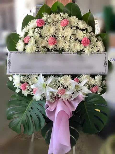 พวงหรีดลิลลี่ โทนขาวชมพู