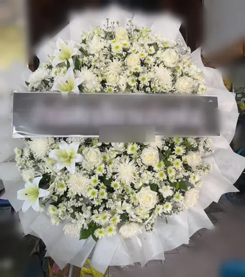 พวงหรีดลิลลี่ โทนขาวเขียว