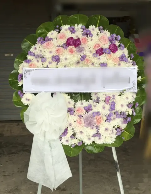 พวงหรีดกุหลาบ โทนพีชม่วงขาว