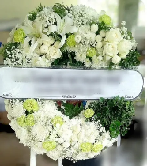 พวงหรีดลิลลี่ โทนเขียวขาว