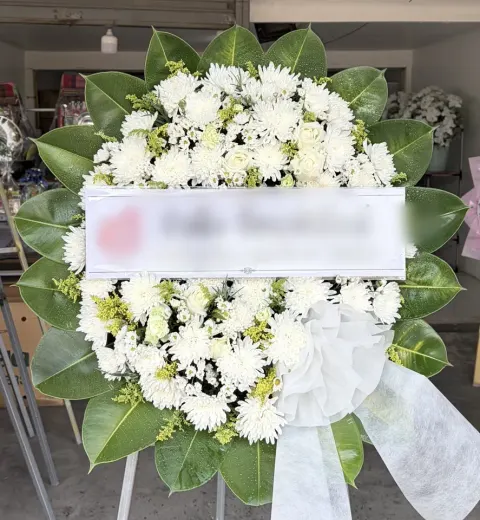 พวงหรีดกุหลาบ โทนขาวเขียว