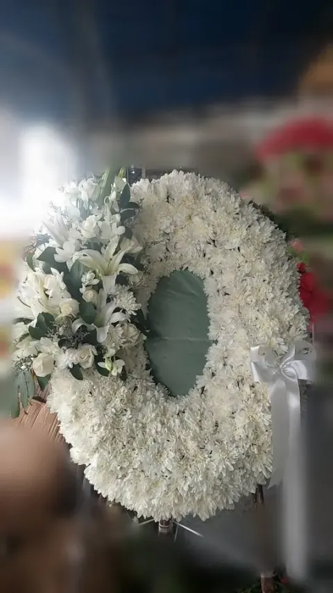 พวงหรีดกล้วยไม้ โทนขาวเขียว