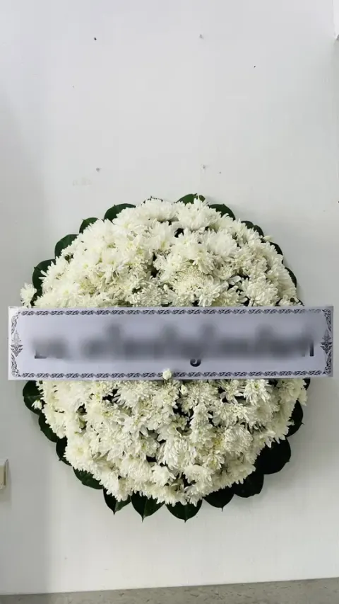 พวงหรีดดอกไม้สด โทนขาวเขียว