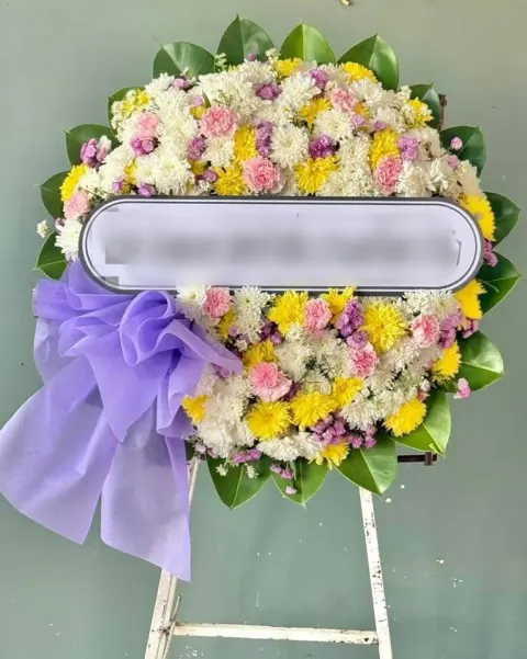 พวงหรีดคาร์เนชั่น โทนเหลืองชมพูม่วง