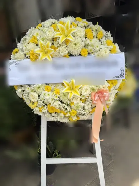 พวงหรีดลิลลี่ โทนเหลืองเขียว