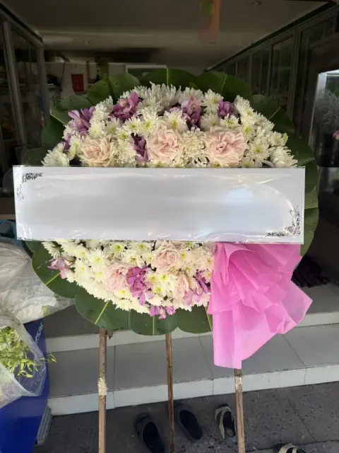 พวงหรีดกล้วยไม้ โทนขาวชมพูม่วง