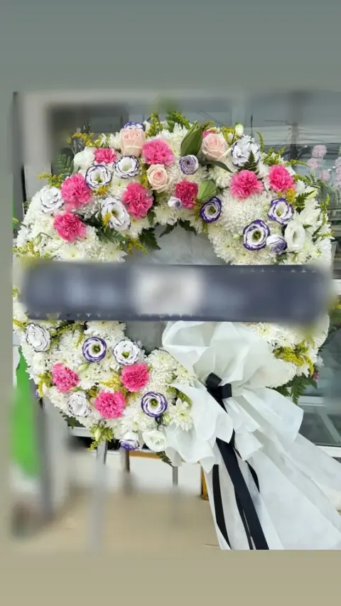พวงหรีดลิลลี่ โทนเขียวชมพู