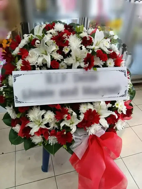 พวงหรีดลิลลี่ โทนแดงขาว