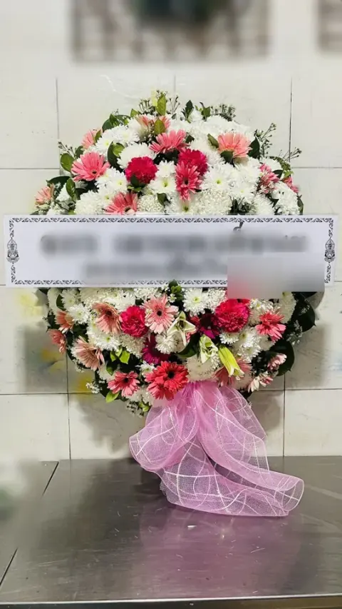 พวงหรีดลิลลี่ โทนชมพูขาวเขียว