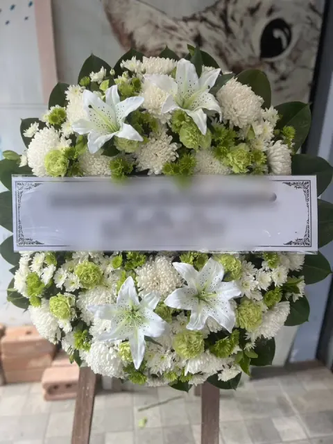 พวงหรีดลิลลี่ โทนขาวล้วน