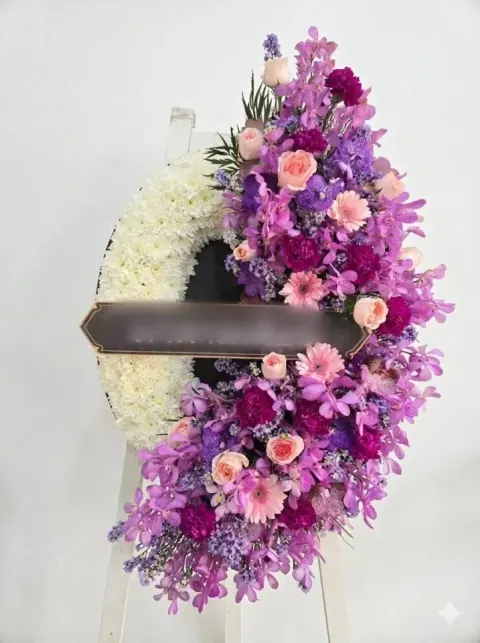 พวงหรีดกล้วยไม้ โทนขาวม่วงชมพู