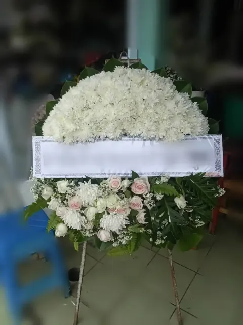 พวงหรีดกุหลาบ โทนขาวชมพูเขียว