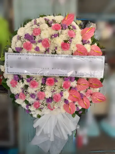 พวงหรีดหน้าวัว โทนชมพูพีชขาว