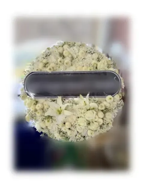 พวงหรีดลิลลี่ โทนครีม