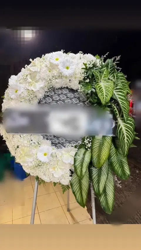 พวงหรีดกล้วยไม้ โทนขาวล้วน