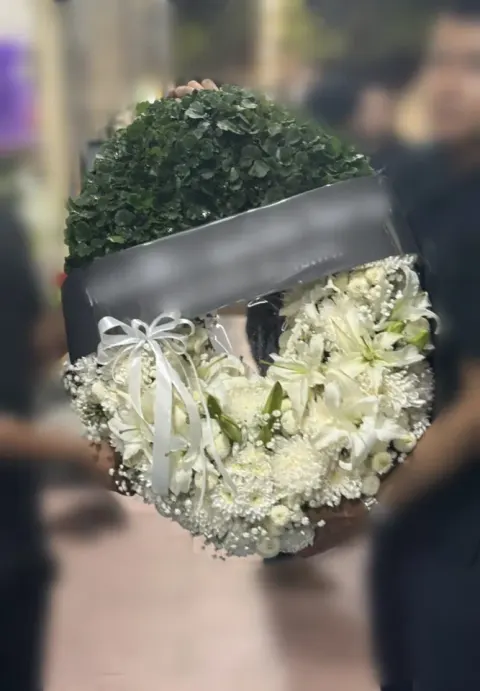 พวงหรีดลิลลี่ โทนขาวเขียว